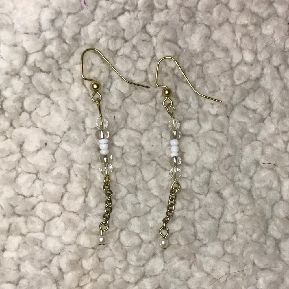 Small gold dangly earrings